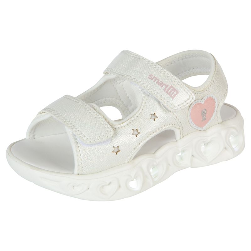 Sandalias-con-diseño-de-corazones-para-niña-pequeña