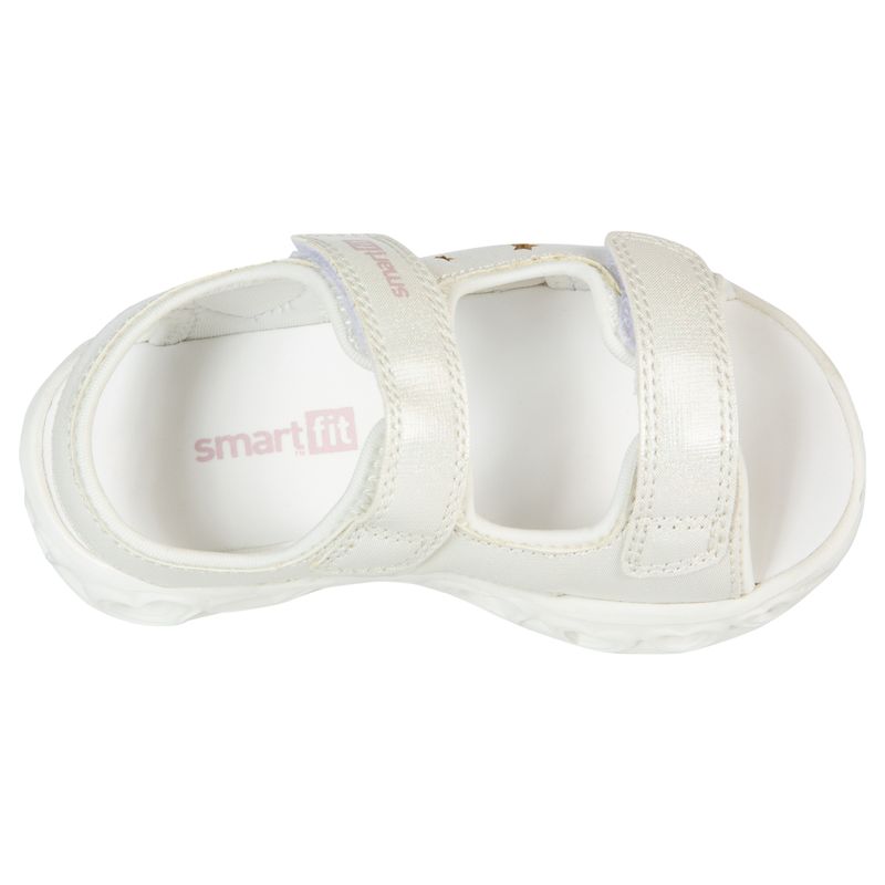 Sandalias-con-diseño-de-corazones-para-niña-pequeña