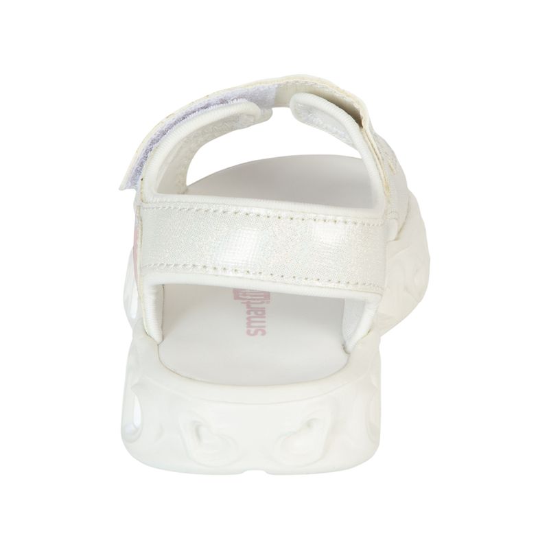 Sandalias-con-diseño-de-corazones-para-niña-pequeña